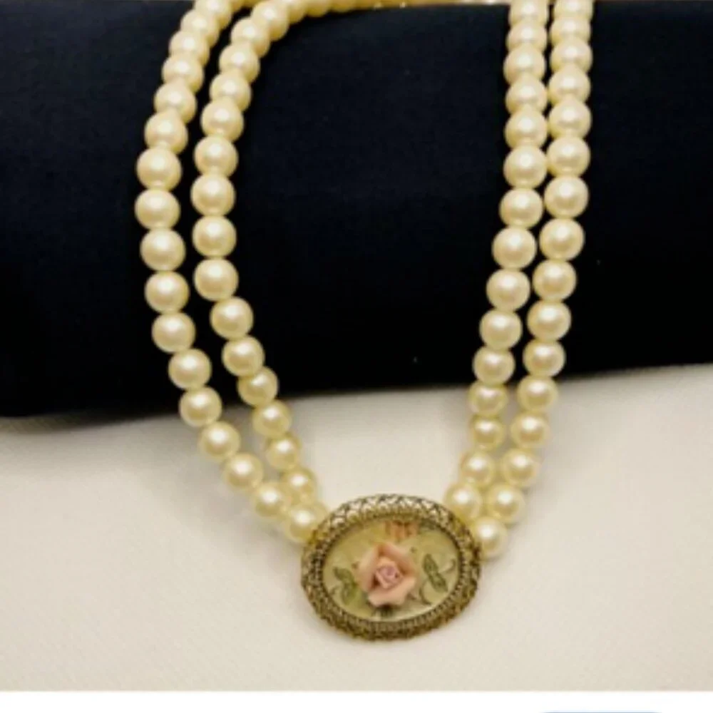 Vintage Double Strand Faux Pearl Necklace Pink Rose Cameo Style Clasp 30